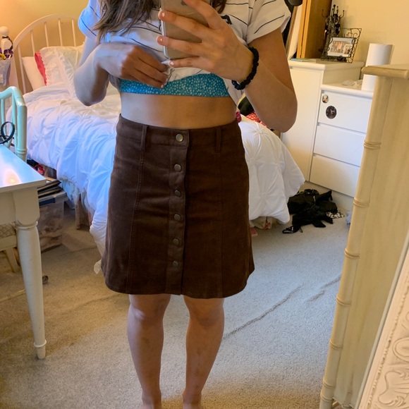 Suede skirt with buttons - Picture 2 of 4